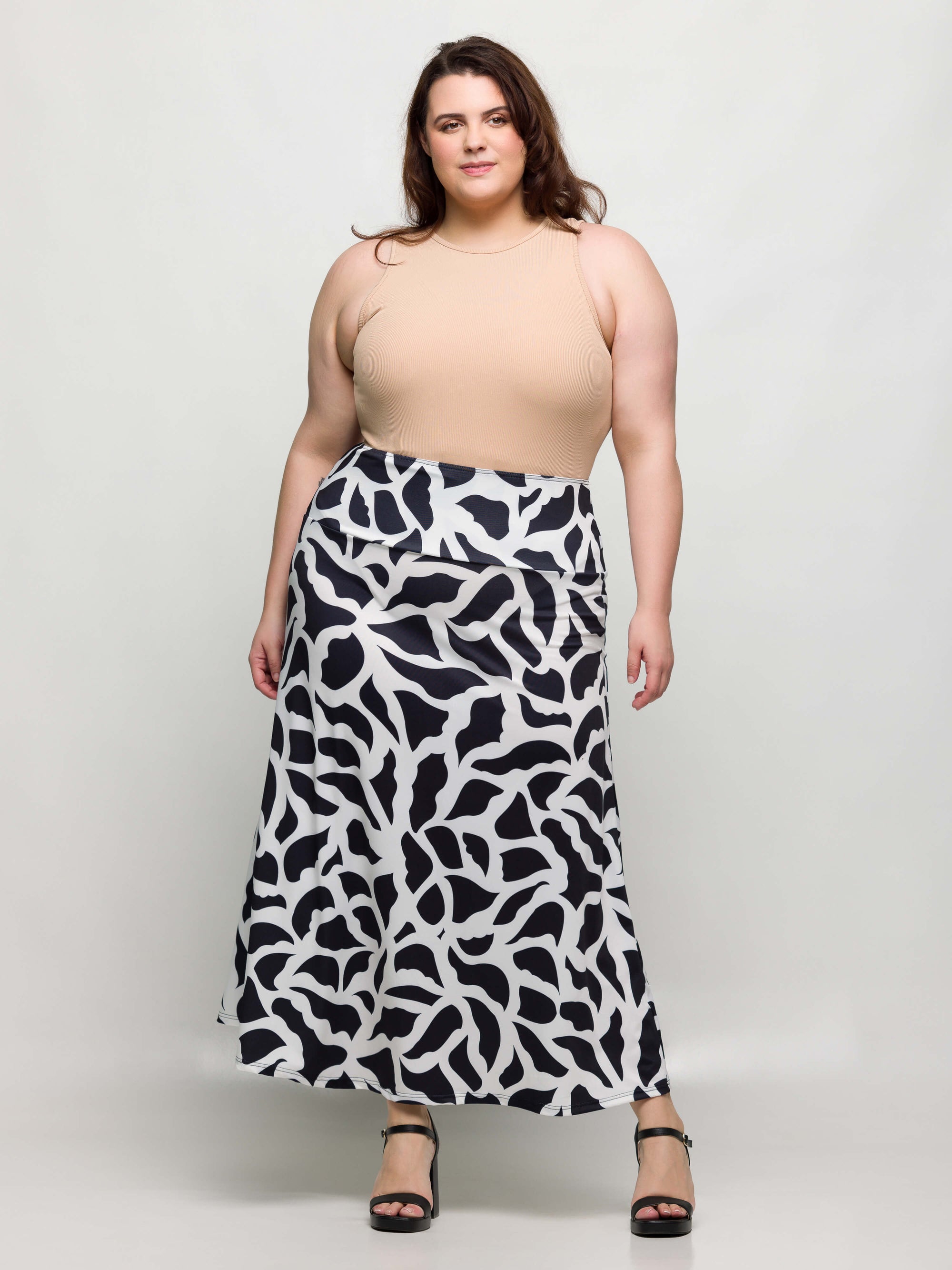 24seven Comfort Apparel Plus Size Black and White Print Elastic Waist A Line Maxi Skirt