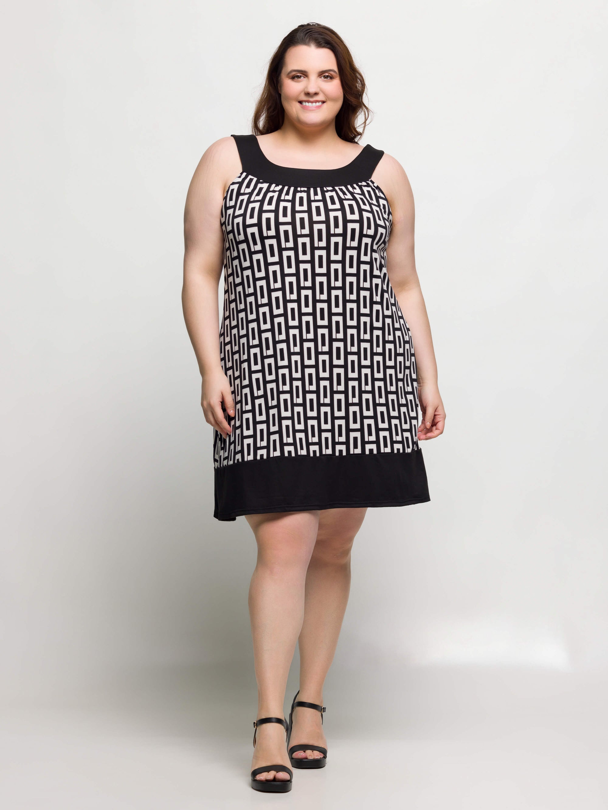 24seven Comfort Apparel Plus Size Black and White Scoop Neck Sleeveless Knee Length Dress