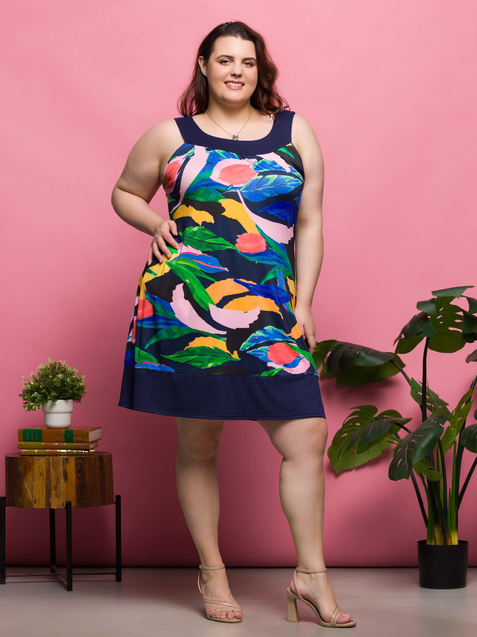 24seven Comfort Apparel Plus Size Blue Floral Scoop Neck Sleeveless Knee Length Dress