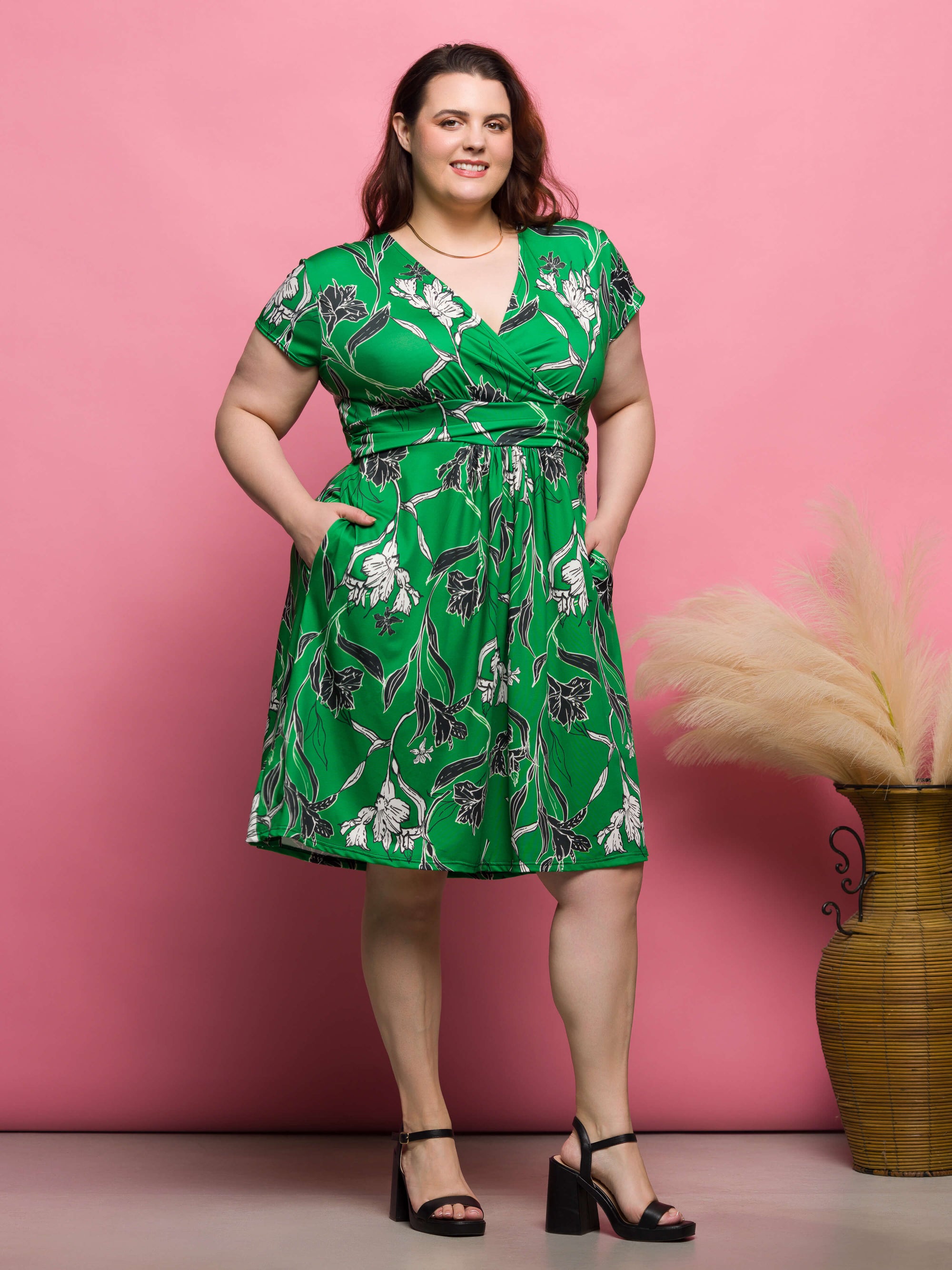 24seven Comfort Apparel Plus Size Cap Sleeve Green Floral V Neck Knee Length Pocket Dress