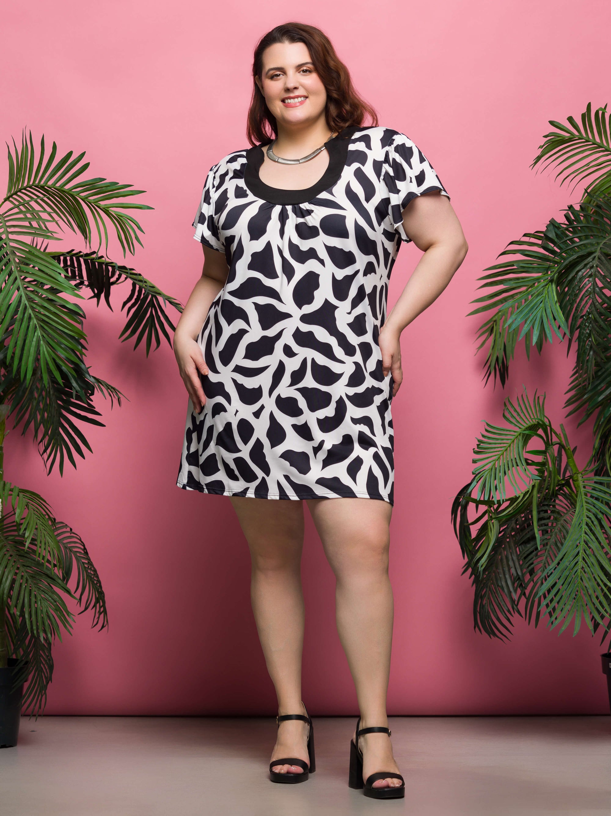 24seven Comfort Apparel Plus Size Black and White Short Sleeve Scoop Neck Mini Dress