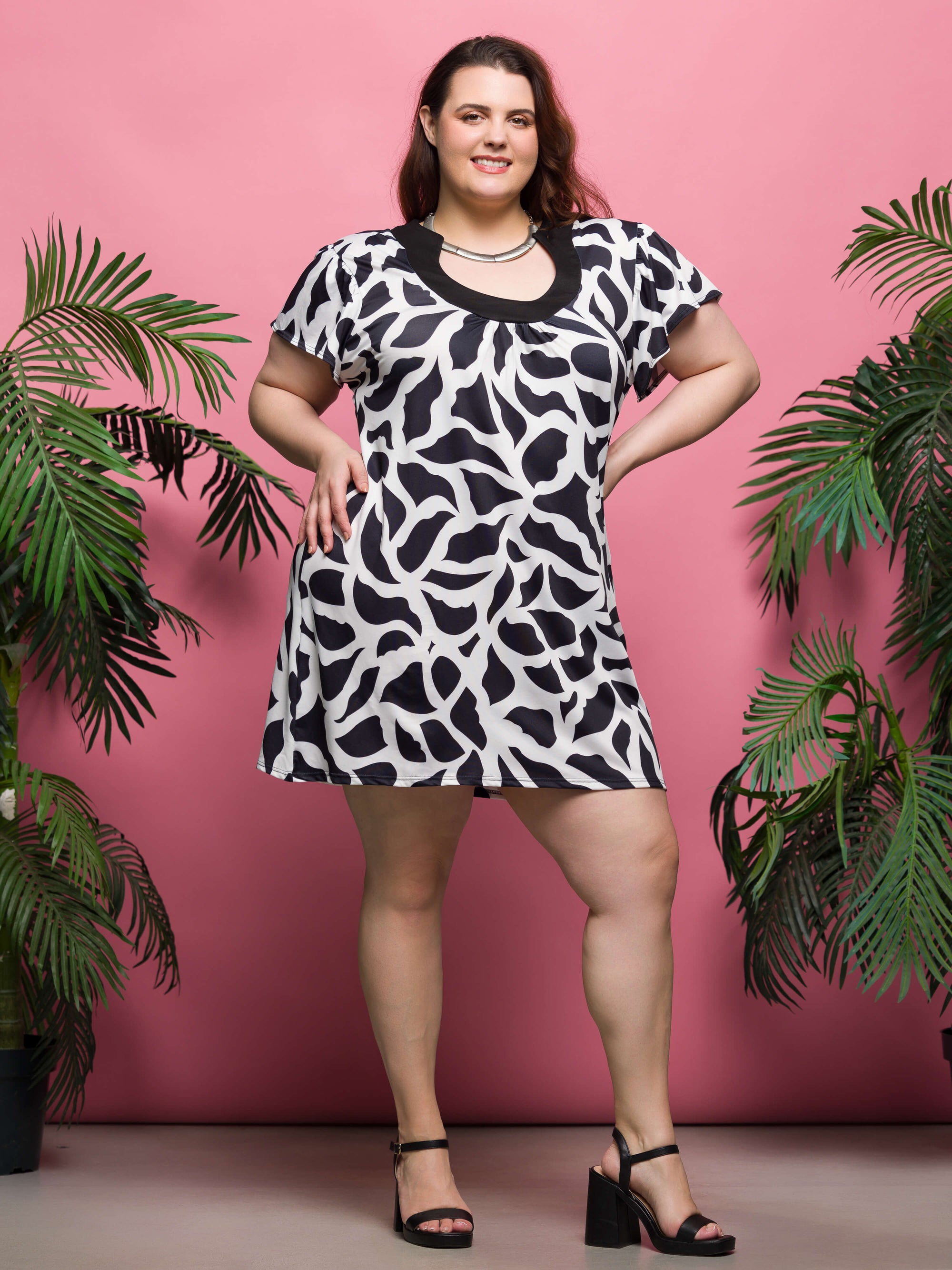 24seven Comfort Apparel Plus Size Black and White Short Sleeve Scoop Neck Mini Dress