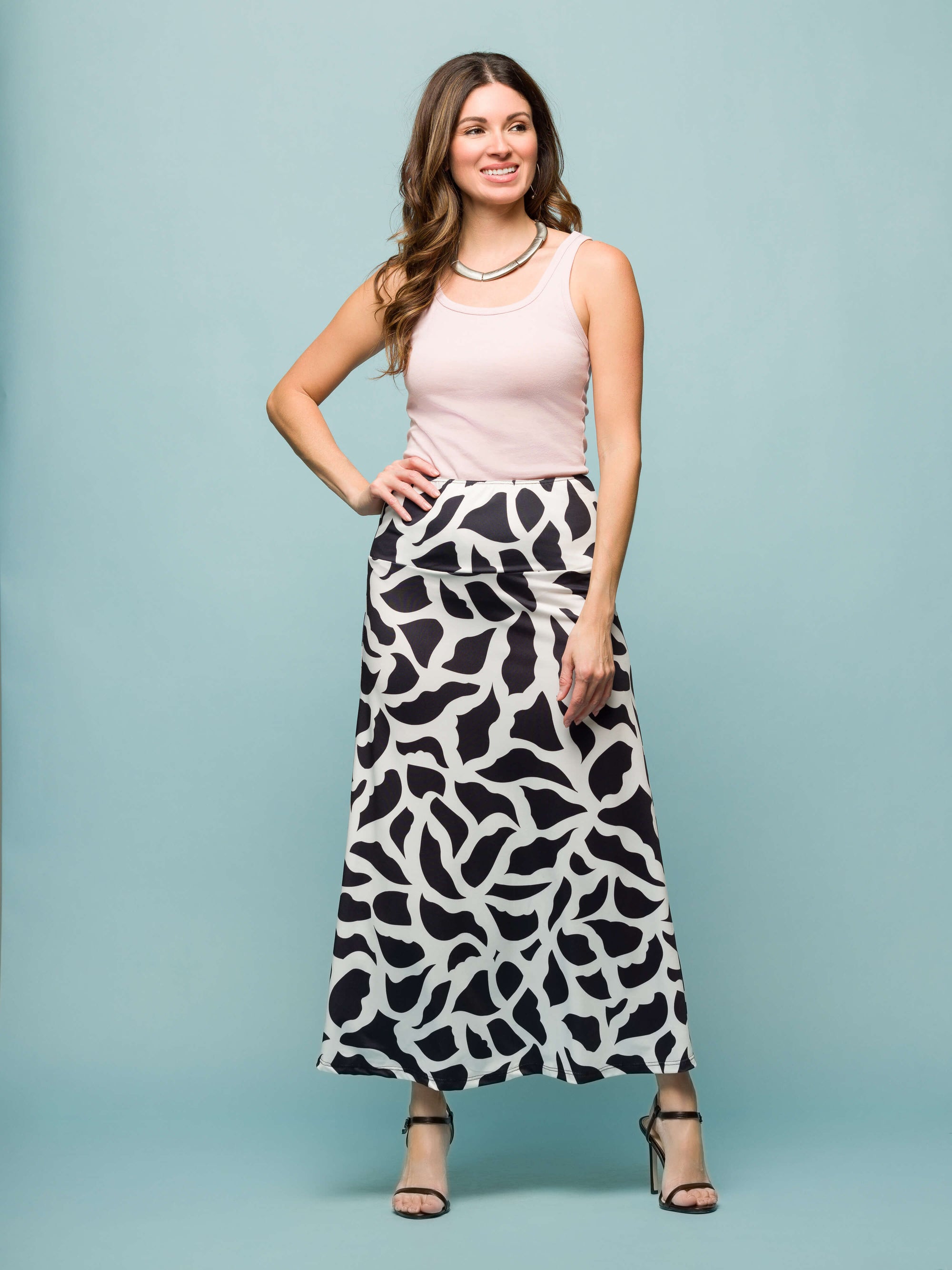24seven Comfort Apparel Womens Black and White Print Elastic Waist A Line Maxi Skirt