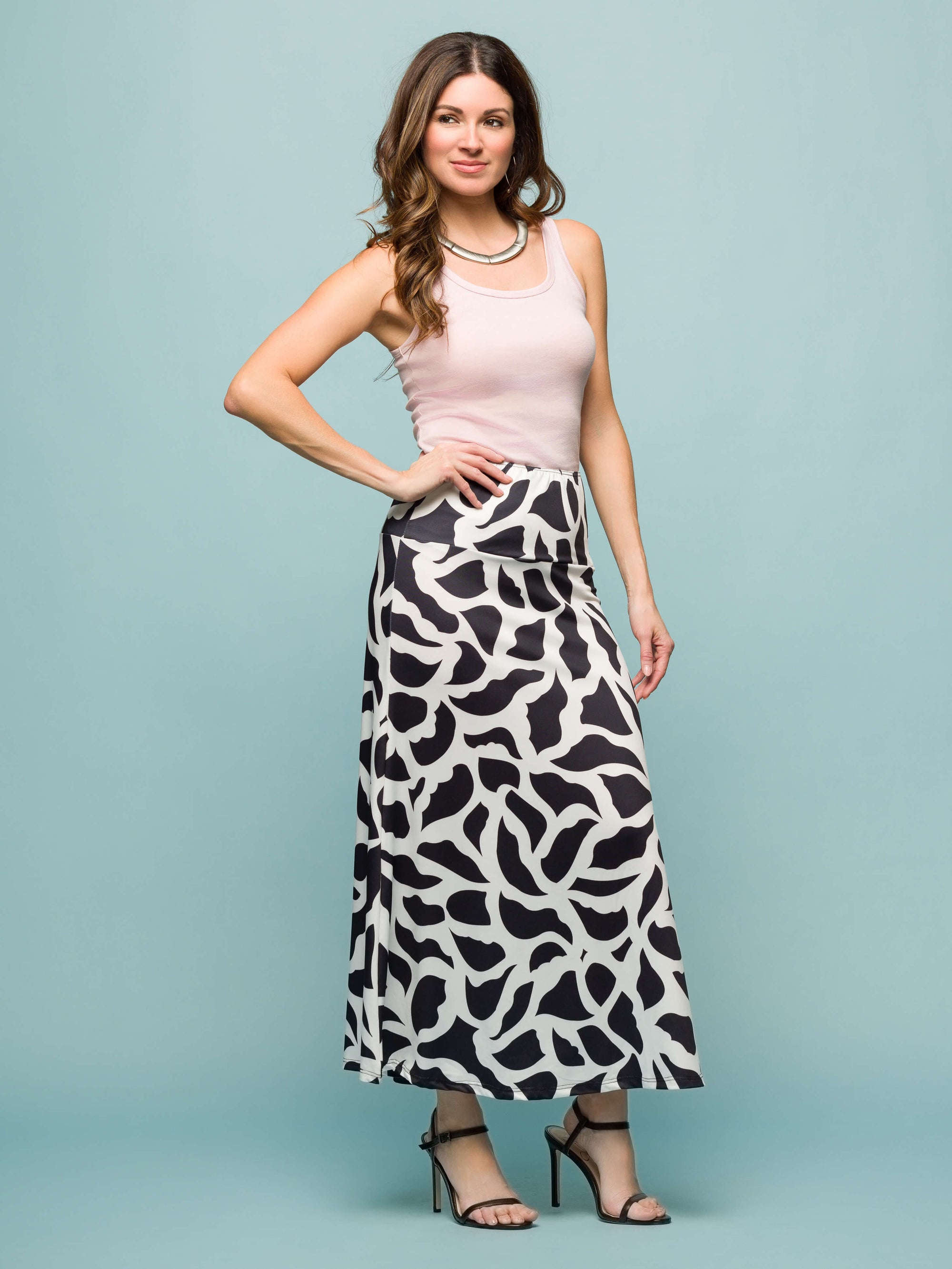 24seven Comfort Apparel Womens Black and White Print Elastic Waist A Line Maxi Skirt