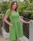 Womens Scoop Neck Knee Length Pleated Pocket Dress
