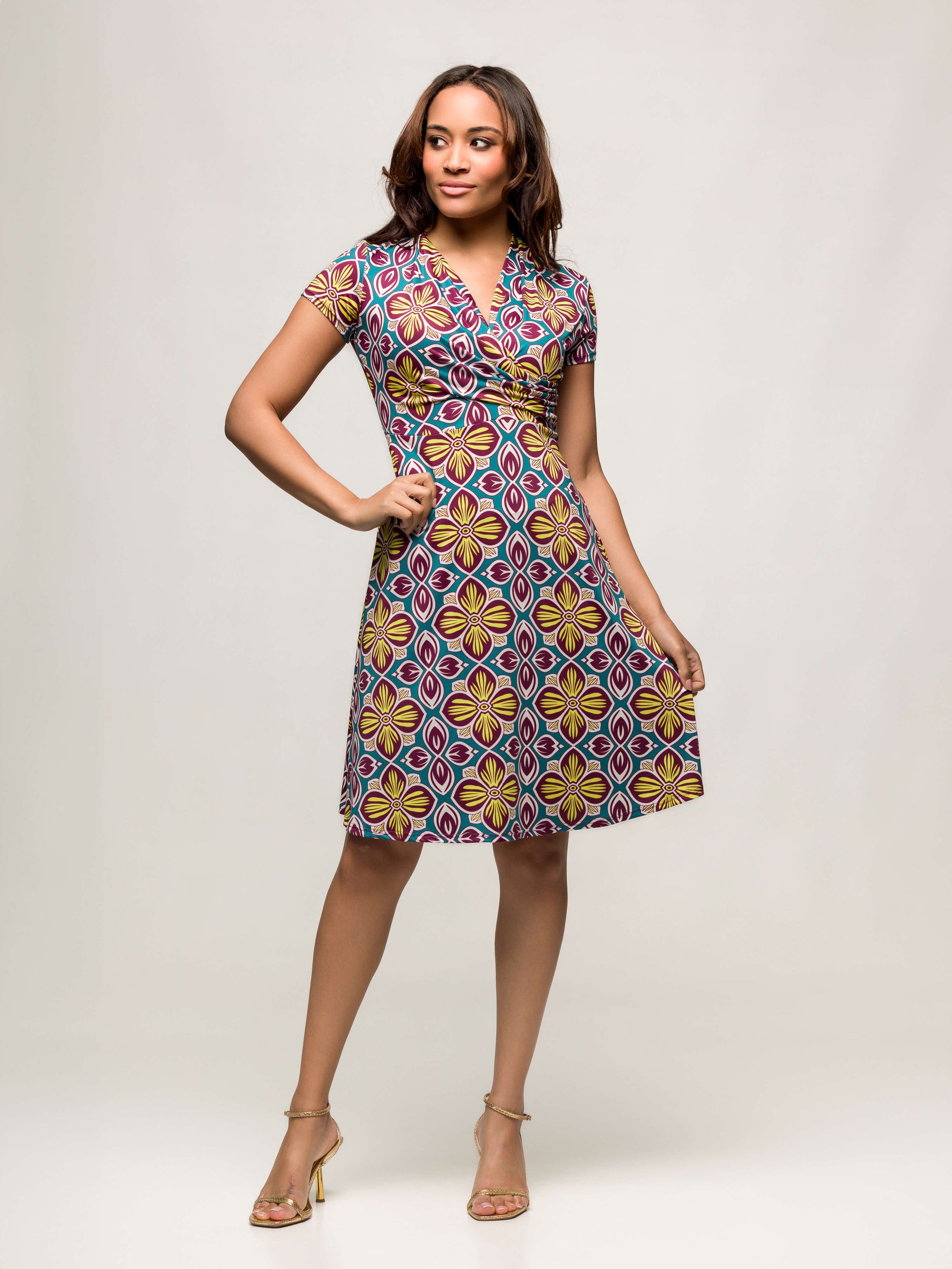 24seven Comfort Apparel Womens Floral Print Short Sleeve Knee Length V Neck Wrap Dress