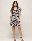 24seven Comfort Apparel Womens Black and White Short Sleeve Scoop Neck Mini Dress